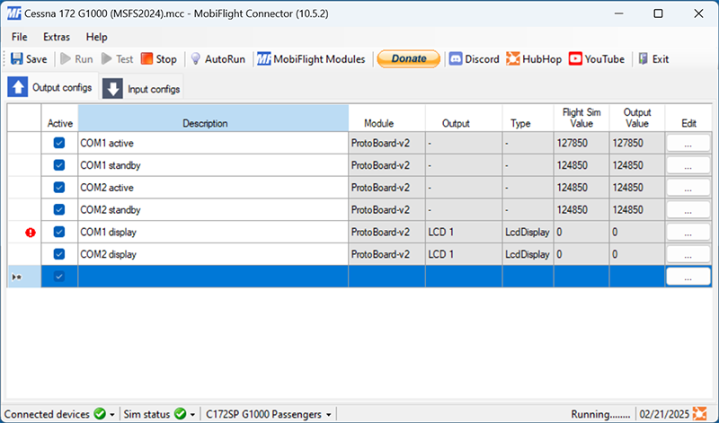 Screenshot of the main MobiFlight window output tab with a red exclamation mark next to the COM2 display row.